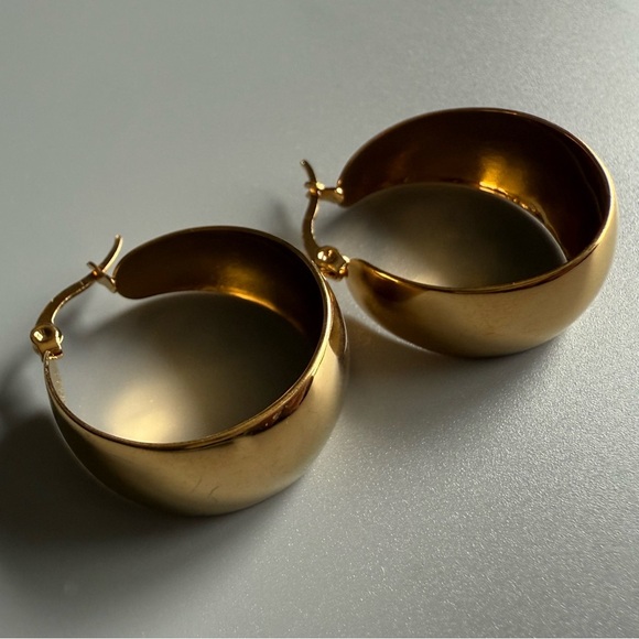 Stainless Steel Gold Chunky Hoop Earrings with High-Shine Finish - Picture 5 of 9